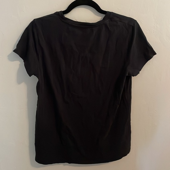 Levi’s short sleeve tee - Picture 2 of 4